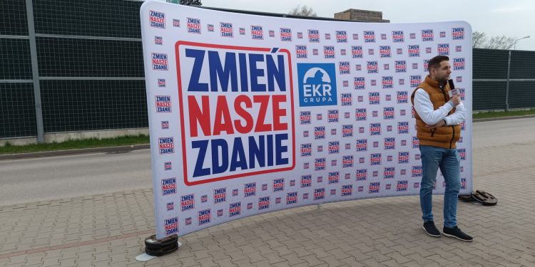 Patryk Jaki w Kielcach. Była krytyka KO, a także udowadnianie, że Kaczyński nie jest szaleńcem politycznym