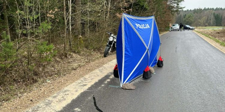 Tragiczny wypadek w powiecie kieleckim. Nie żyje 50 – letnia kobieta