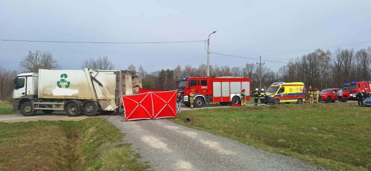 Tragedia w miejscowości Lechów. Śmieciarka potrąciła 40 – latka
