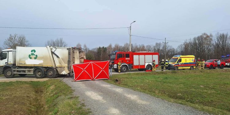 Tragedia w miejscowości Lechów. Śmieciarka potrąciła 40 – latka