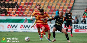 „Żółto-czerwone” derby na Exbud Arenie. Zieliński: gra u siebie do czegoś zobowiązuje