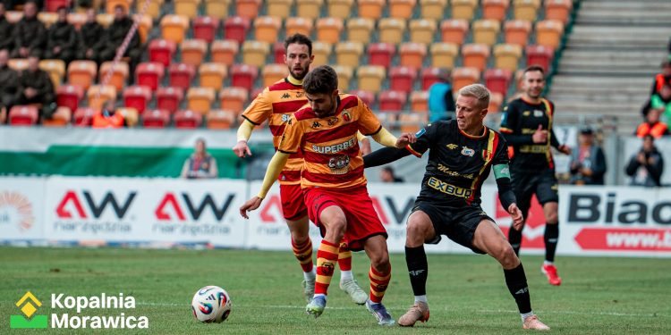 „Żółto-czerwone” derby na Exbud Arenie. Zieliński: gra u siebie do czegoś zobowiązuje