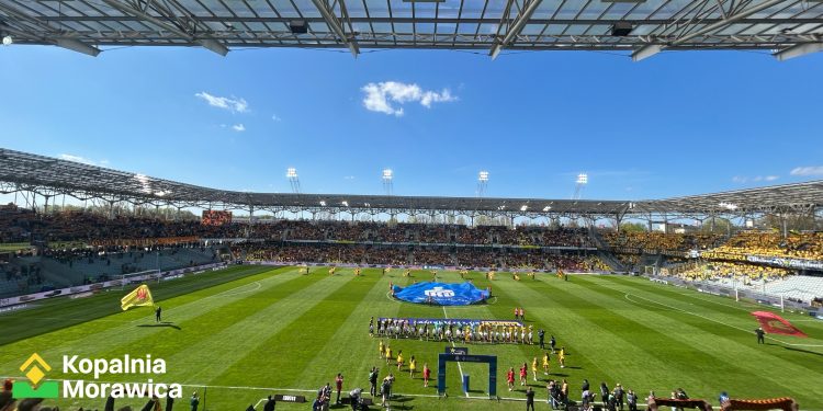 Stałe fragmenty dały remis