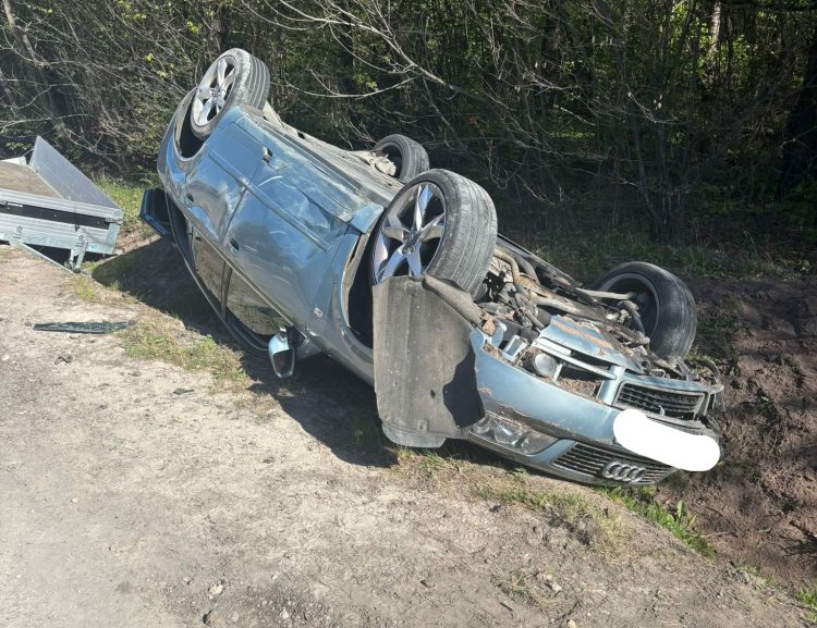 Dachowanie dwóch aut w podkieleckich miejscowościach