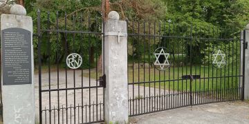 Uczczono 83. rocznicę zamordowania żydowskich dzieci przez hitlerowców