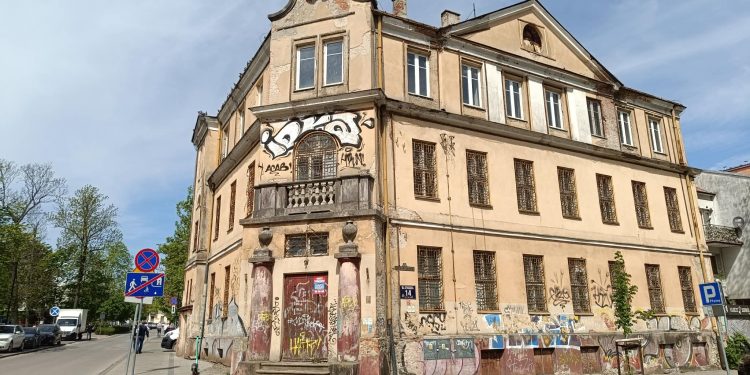 Zabytkowy budynek w centrum Kielc sprzedany