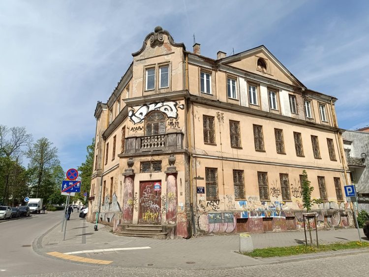 Zabytkowy budynek w centrum Kielc sprzedany