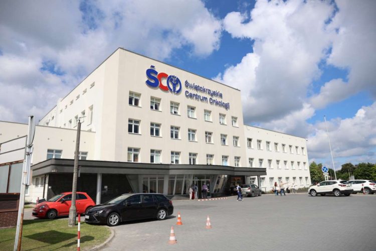 Onkolodzy: pacjenci nadal zgłaszają się na badania zbyt późno