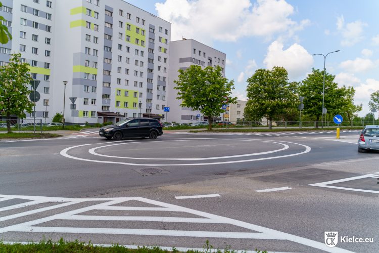 U zbiegu ul. bpa Jaworskiego i Krzyżanowskiej powstało rondo