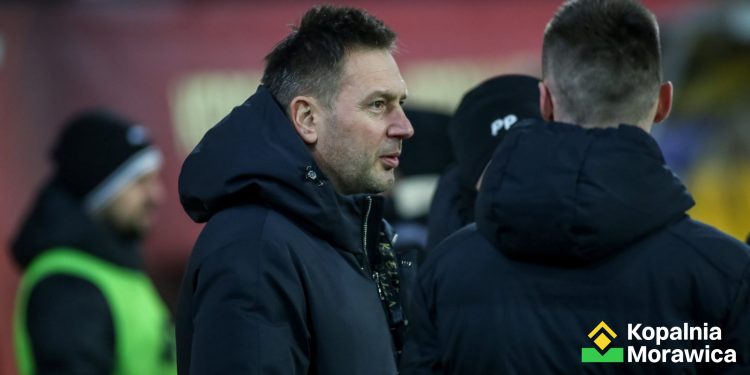 „Jesteś największym problemem klubu”. Dotychczasowy dyrektor sportowy Korony pomylił odwagę z odważnikiem?