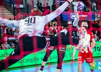 Pierwsza połowa ospała, druga w innym tempie. Industria Kielce bliżej finału
