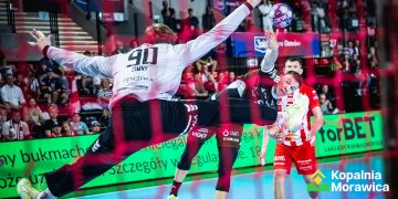 Pierwsza połowa ospała, druga w innym tempie. Industria Kielce bliżej finału