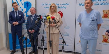 Program „Co 50. urodziny – realne wsparcie dla rodziny” wstrzymany. Sąd uznał, że jest niezgodny z prawem