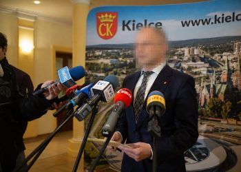 Prokuratura postawiła zarzut byłemu wiceprezydentowi Kielc. Chodzi o wyjazd do Francji z żoną z publicznych pieniędzy