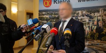 Prokuratura postawiła zarzut byłemu wiceprezydentowi Kielc. Chodzi o wyjazd do Francji z żoną z publicznych pieniędzy