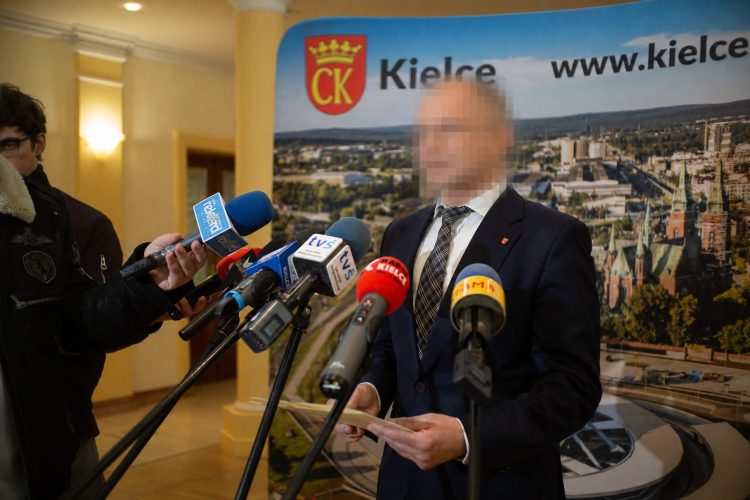 Prokuratura postawiła zarzut byłemu wiceprezydentowi Kielc. Chodzi o wyjazd do Francji z żoną z publicznych pieniędzy