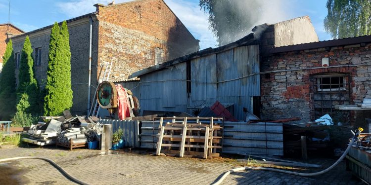 Pożar pustostanów przy alei IX Wieków Kielc