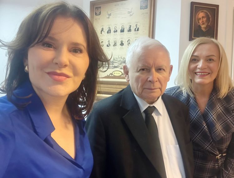 Jarosław Kaczyński spotkał się z Renatą Janik i Anną Krupką. „Był pod wielkim wrażeniem programu, który zainicjowałam”