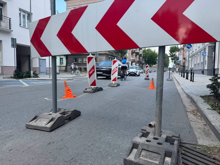 Na ulicy Paderewskiego zapadł się asfalt