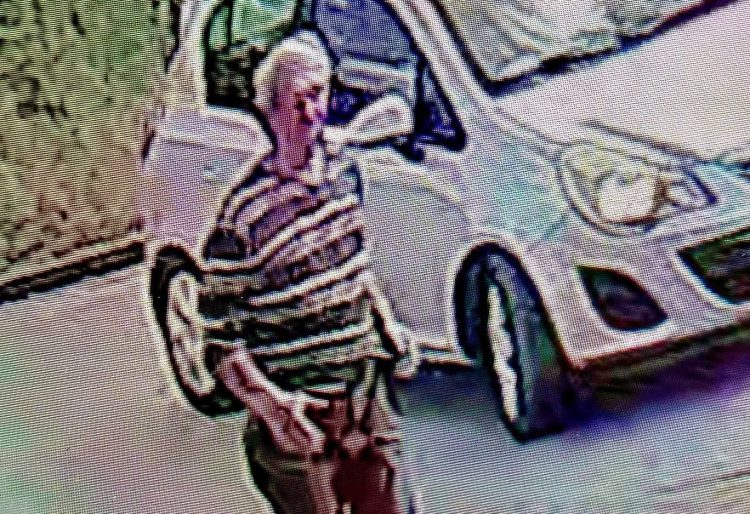 Śmierć w Borkowie. Policja szuka 65 – latka, jest wizerunek