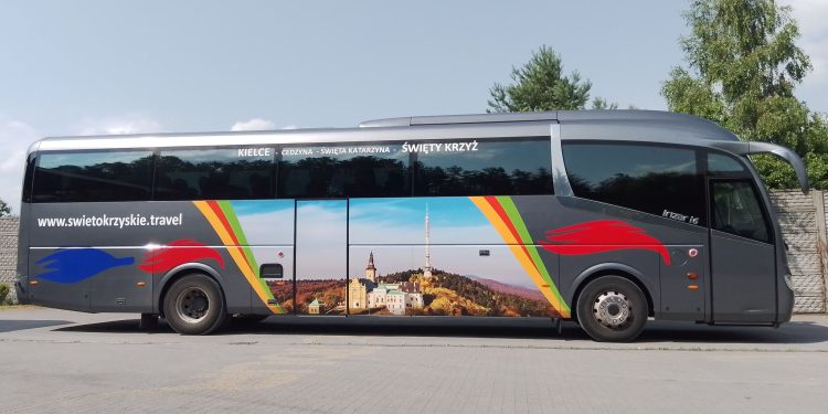 Ruszają bezpłatne autobusy turystyczne na Święty Krzyż