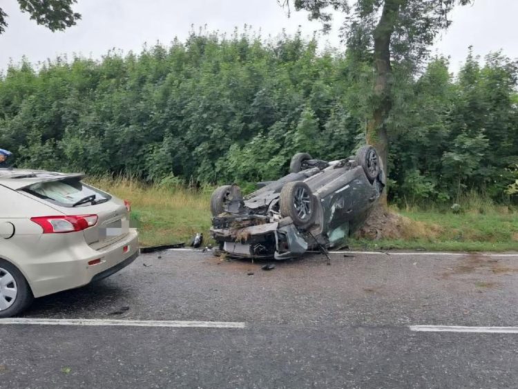 Zderzenie trzech aut. Wśród rannych są dzieci