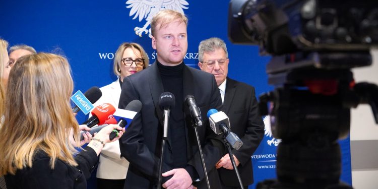 „Przyjechałeś do obcego kraju i się rzucasz ku**a”. Radny z KO Piotr Matan tłumaczy swoje zachowanie