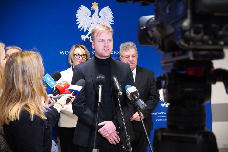 „Przyjechałeś do obcego kraju i się rzucasz ku**a”. Radny z KO Piotr Matan tłumaczy swoje zachowanie