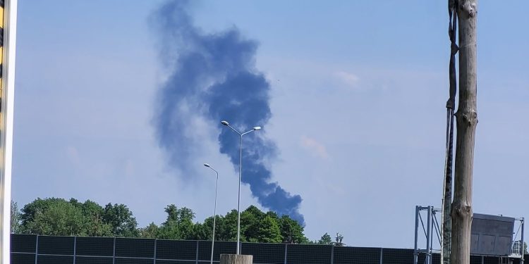Pożar przy ul. Lecha w Kielcach. Dym widać było z daleka
