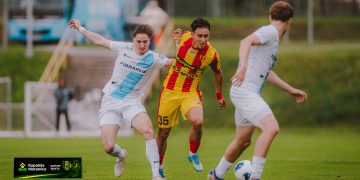 Korona rozegra wewnętrzny sparing