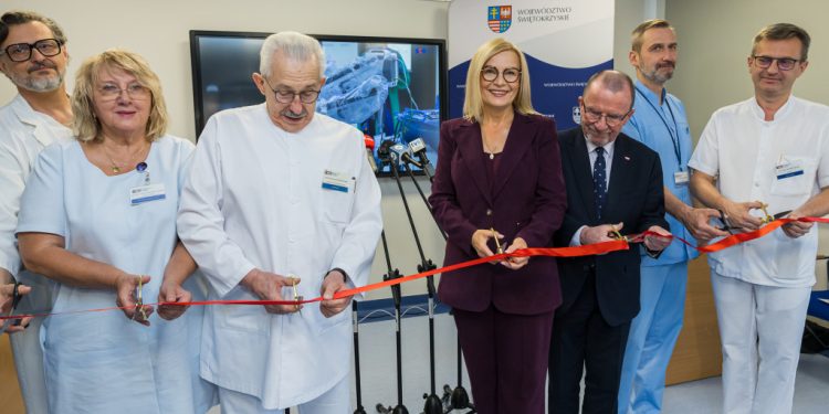 Nowoczesny robot da Vinci 5 generacji pomoże leczyć pacjentów ŚCO
