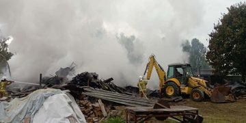 Pożar na terenie tartaku w Szczukowicach. 15 zastępów w akcji