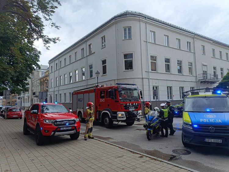 Służby sprawdzały przedmiot pozostawiony w bramie Wojskowego Centrum Rekrutacji