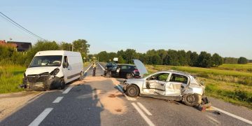 Wypadek w Woli Jachowej. Trzy auta rozbite, jest ranny