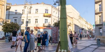 Makieta bomby na Placu Artystów. Partia Razem mówi o Izraelskich firmach na MSPO
