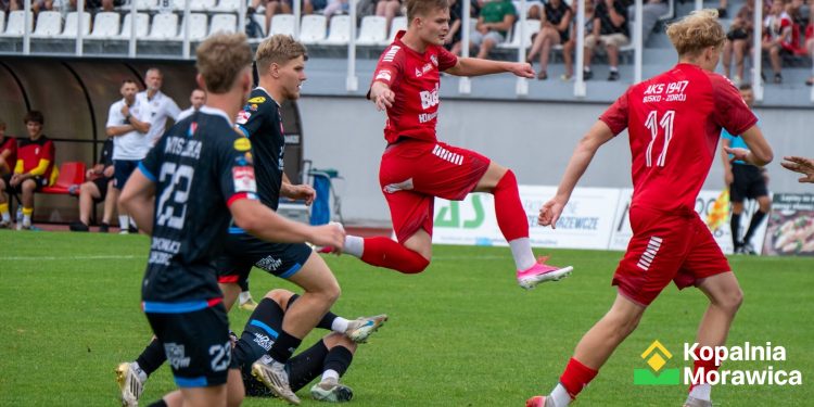 Starcie ekstraklasowych rezerw przy Szczepaniaka i derby w Starachowicach