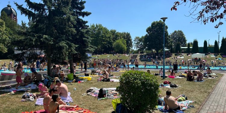Basen przy ul. Szczecińskiej będzie dłużej otwarty? Są plany, ale dopiero na przyszły rok