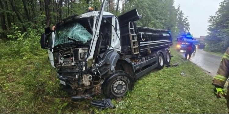 Zderzenie dwóch samochodów ciężarowych w Górnie