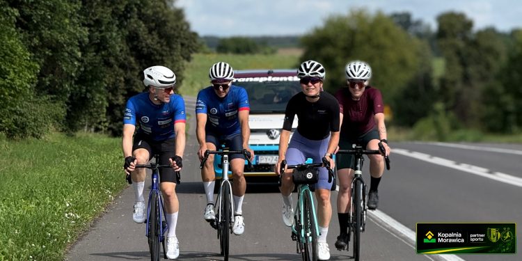 TRANSPLANT TOUR – osoby po transplantacjach przemierzają Polskę na rowerach. W środę przejadą przez Kielce