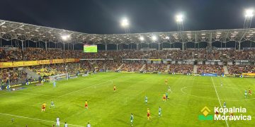 Główki napastników dały remis