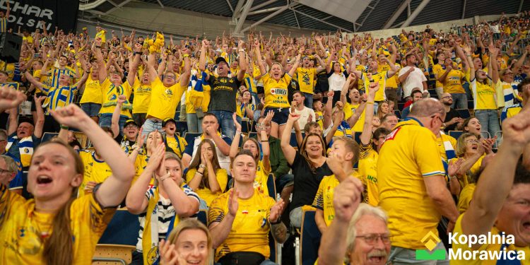 Atlas Arena będzie „żółto-biało-niebieska”? Kibice Iskry mają dużą przewagę nad „Nafciarzami”