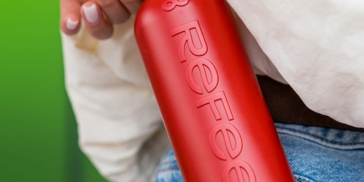 „Krew to życie. Woda to życie” – marka Refeel zachęca do oddawania krwi