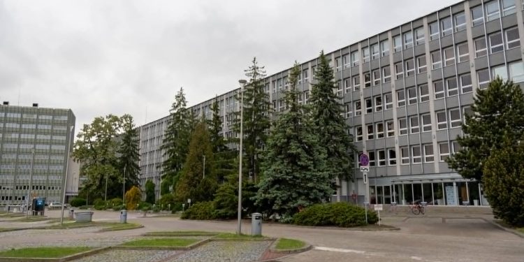 Alarm w Urzędzie Marszałkowskim w Kielcach. Wstępne ustalenia: Mężczyzna miał grozić podłożeniem ładunku wybuchowego