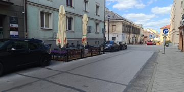 Nowe przystanki autobusowe powstaną jeszcze w tym roku. Ale zniknie trochę miejsc dla aut