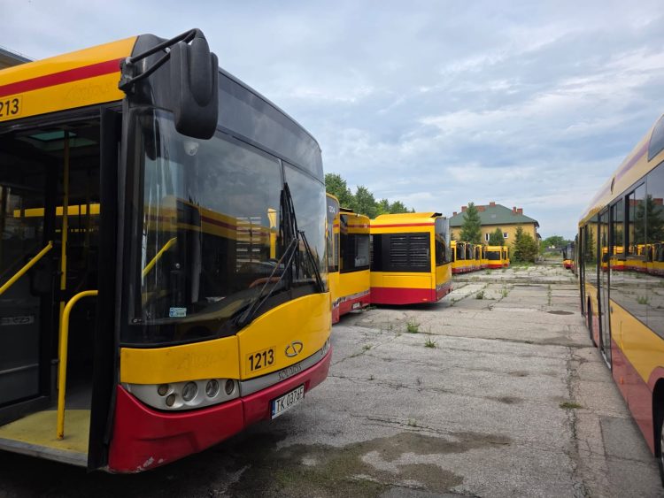Coraz bliżej transportu autobusów do Winnicy. Fundacja kupiła już 10 pojazdów