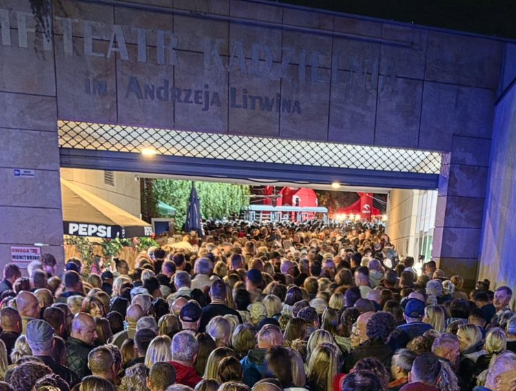 Problem z biletami na Army Days. Mieszkańcy krytykują organizację koncertu, a organizatorzy odpowiadają oświadczeniem