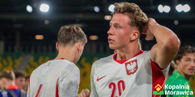 Bąk z golem w debiucie. Polska o krok od Euro