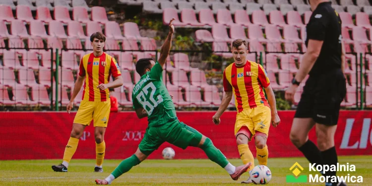 Starcie beniaminków z Zamościu i derby w Ostrowcu. Trwa siódma kolejka III Ligi