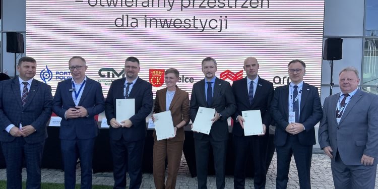 Podpisano listy intencyjne w sprawie parku przemysłowego i terminala w Obicach