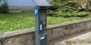 80 cyfrowych parkomatów. Trwa instalacja nowych urządzeń